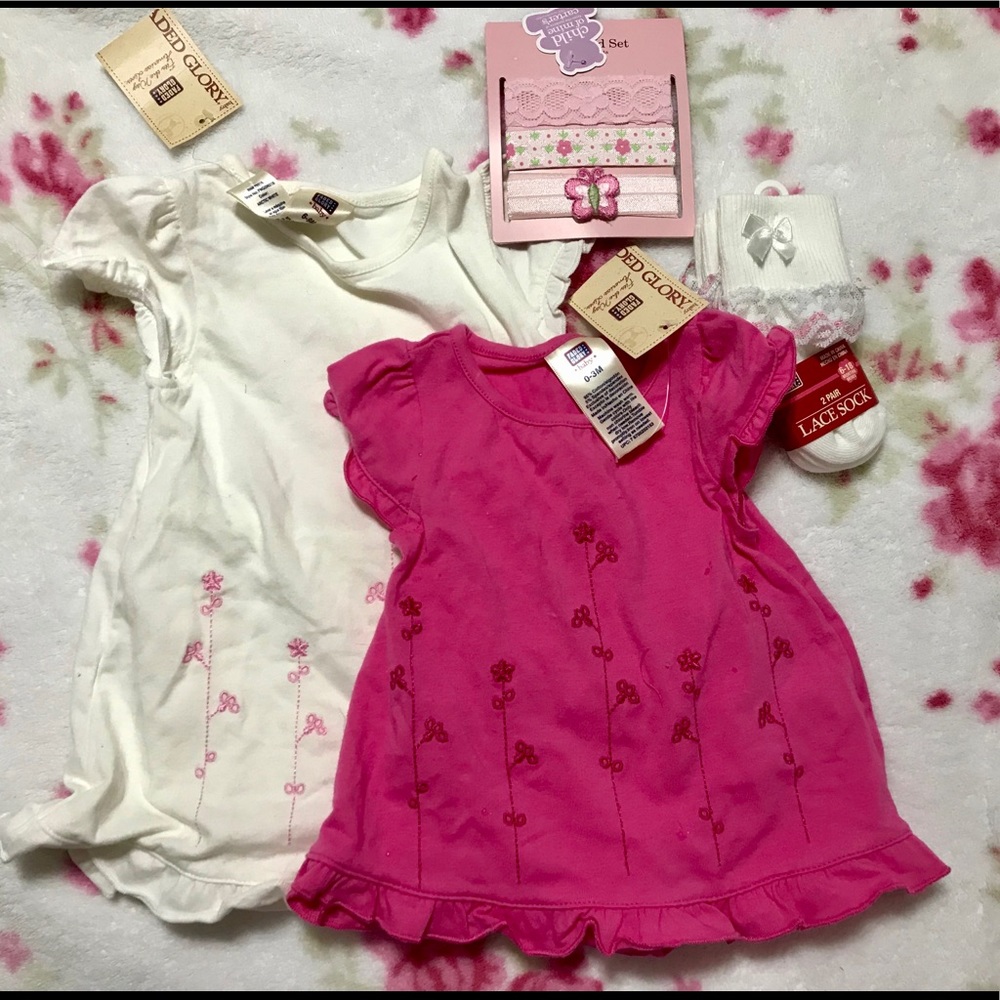 SOLD 4 piece Baby Set Pink White Flowers 🌸 NWT